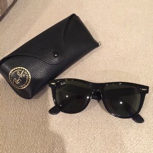 Rayban wayfarer sunglasses in black